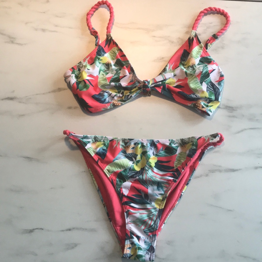 🌸Vigors 2 piece Tropical swimsuit size L